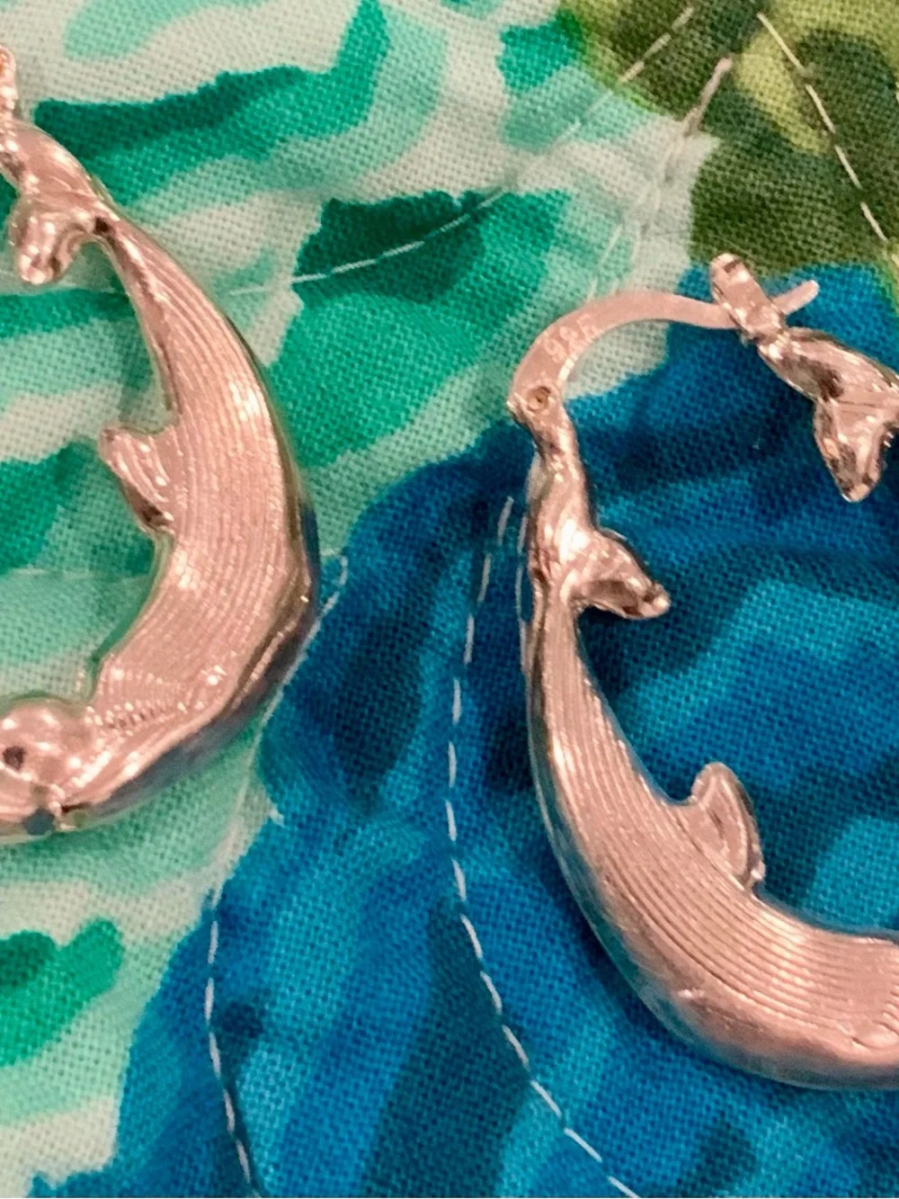 925 Sterling Silver Kissing Dolphin Hoop Earrings